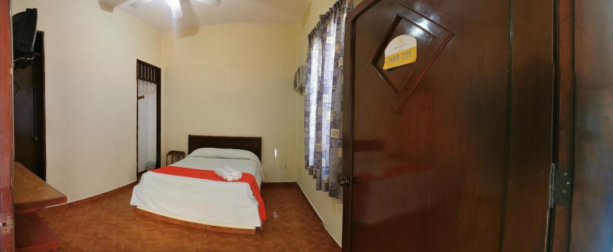 ורקרוז Xpress Inn מראה חיצוני תמונה