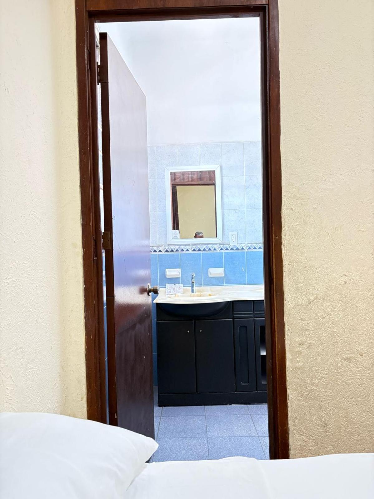 ורקרוז Xpress Inn מראה חיצוני תמונה
